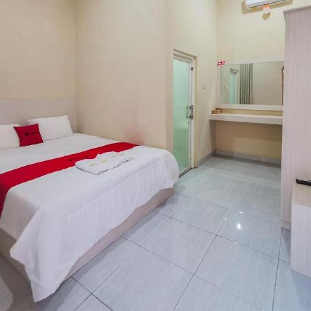 ホテル Reddoorz Near Pantai Pancer Door パチタン エクステリア 写真