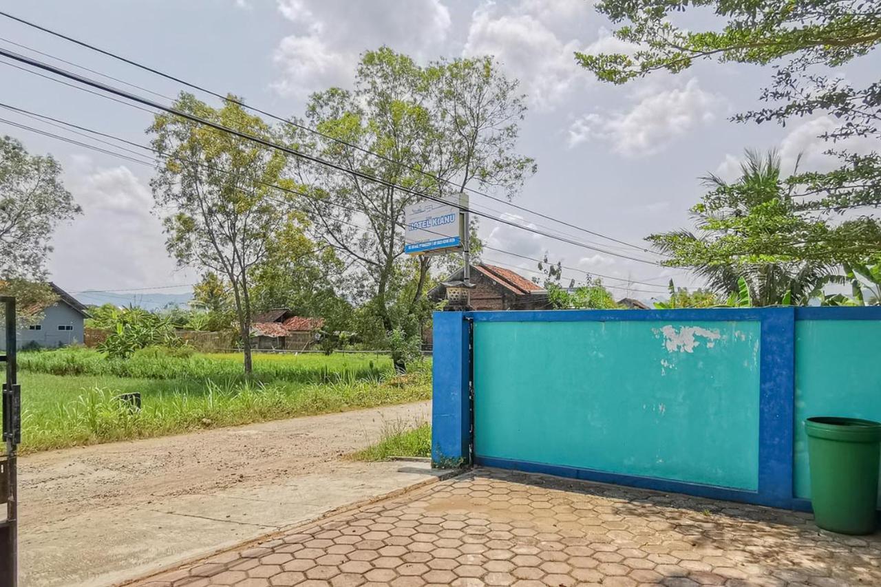 ホテル Reddoorz Near Pantai Pancer Door パチタン エクステリア 写真